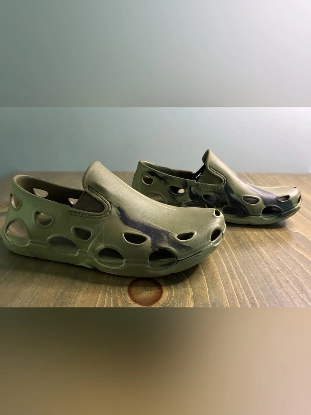 Huk Performance Fishing Brewster ATR Men’s Sz 8 Rubber Shoes Green Camo New tags